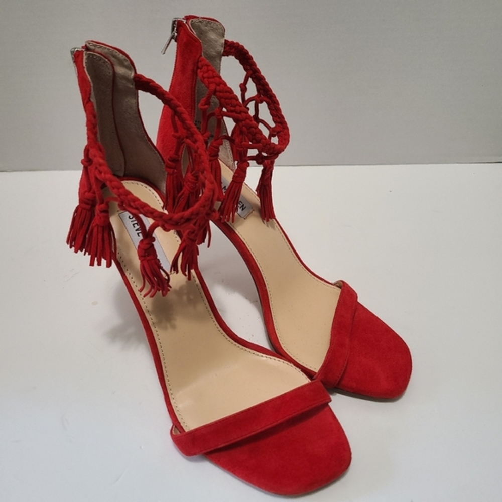 Steve Madden Fasinate Red Tassel Suede Stiletto Size 8.5‎
